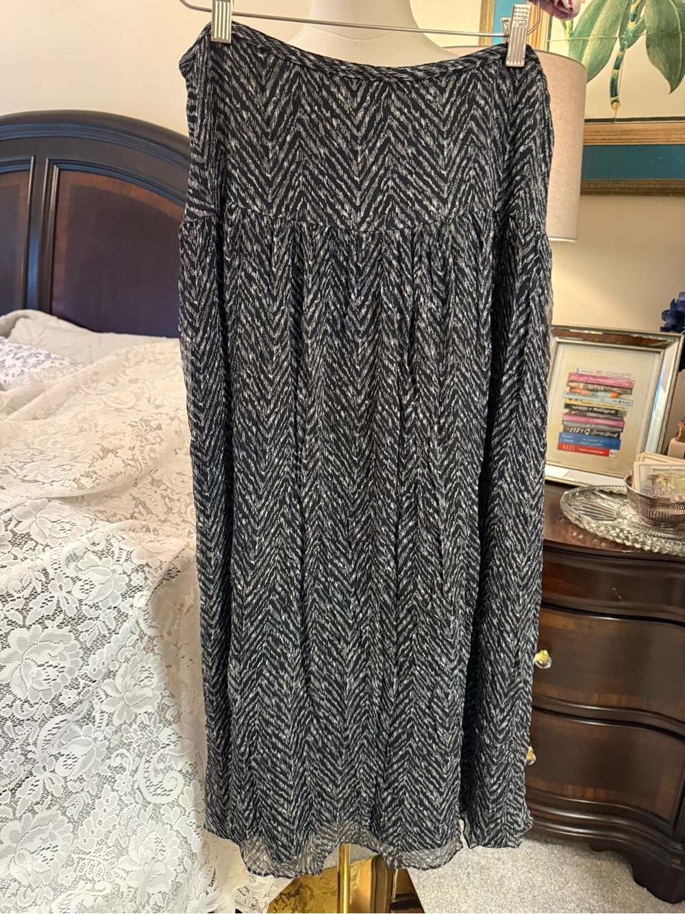 Valerie Stevens 100% Silk Black and White Skirt